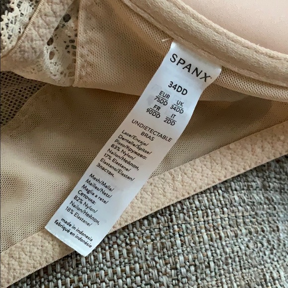 Spanx Undie-tectible Push-up Plunge - Picture 8 of 8